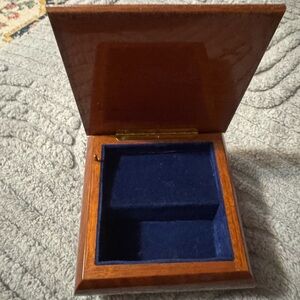 MUSIC BOX BEAUTIFUL Floral Inlay Wooden Music Box